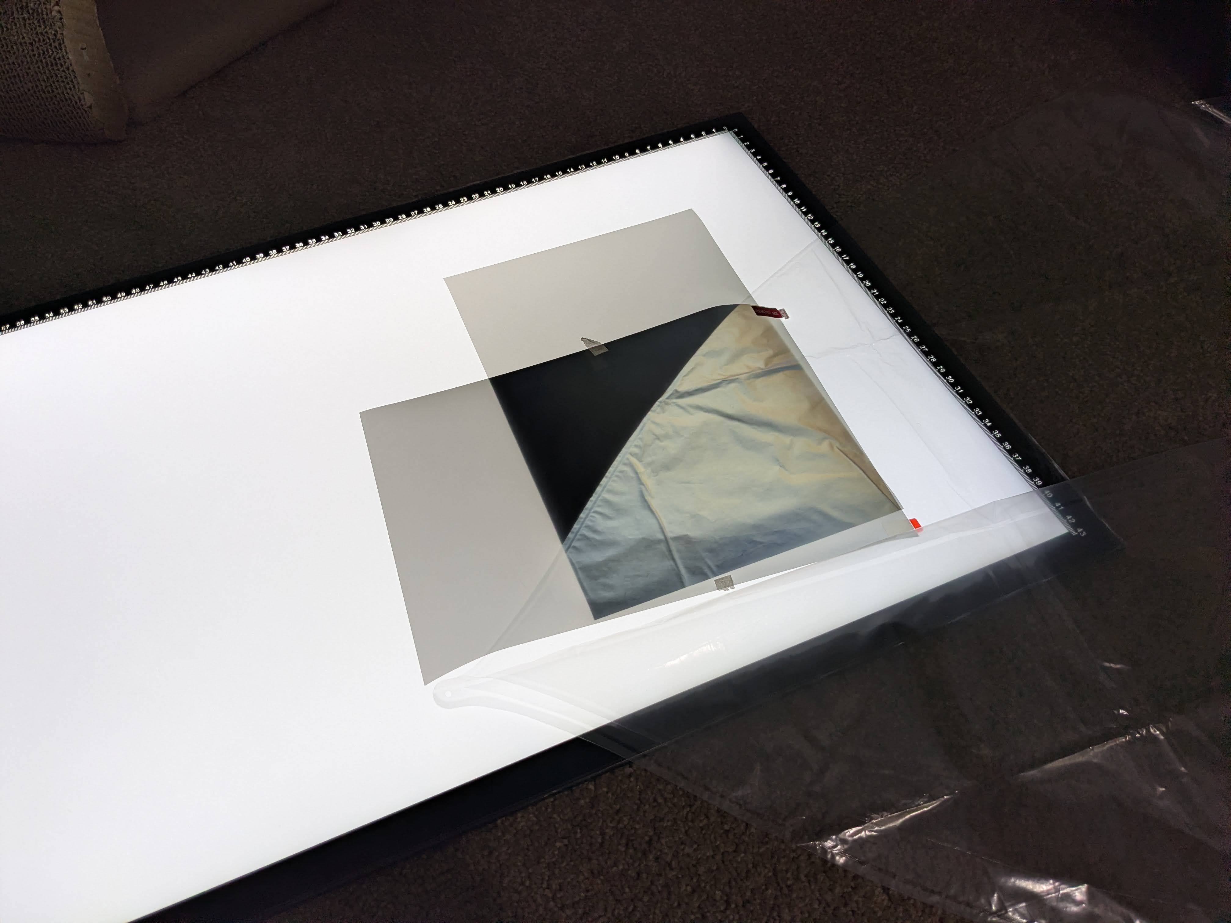 Tracing light pad with polarizer films and balloon sample